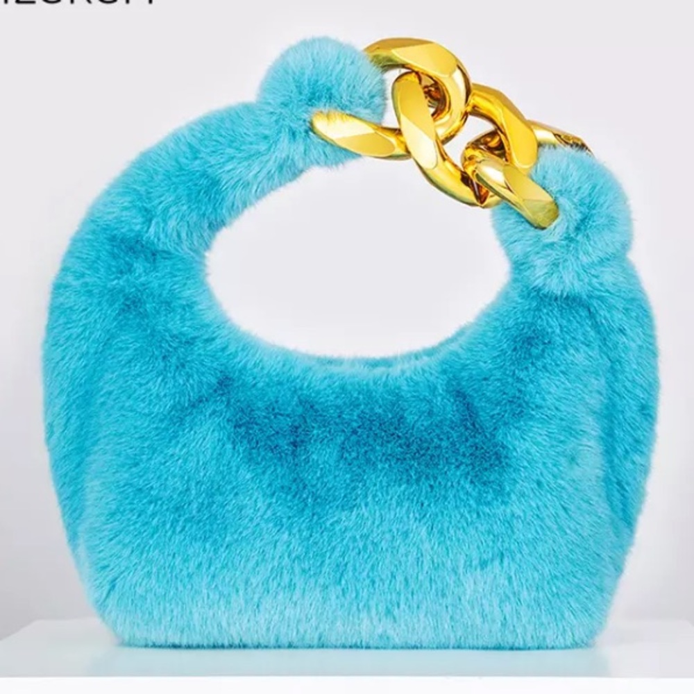 HP! Faux fur bag with chunky gold chain in black. Brand new! - Picture 3 of 13